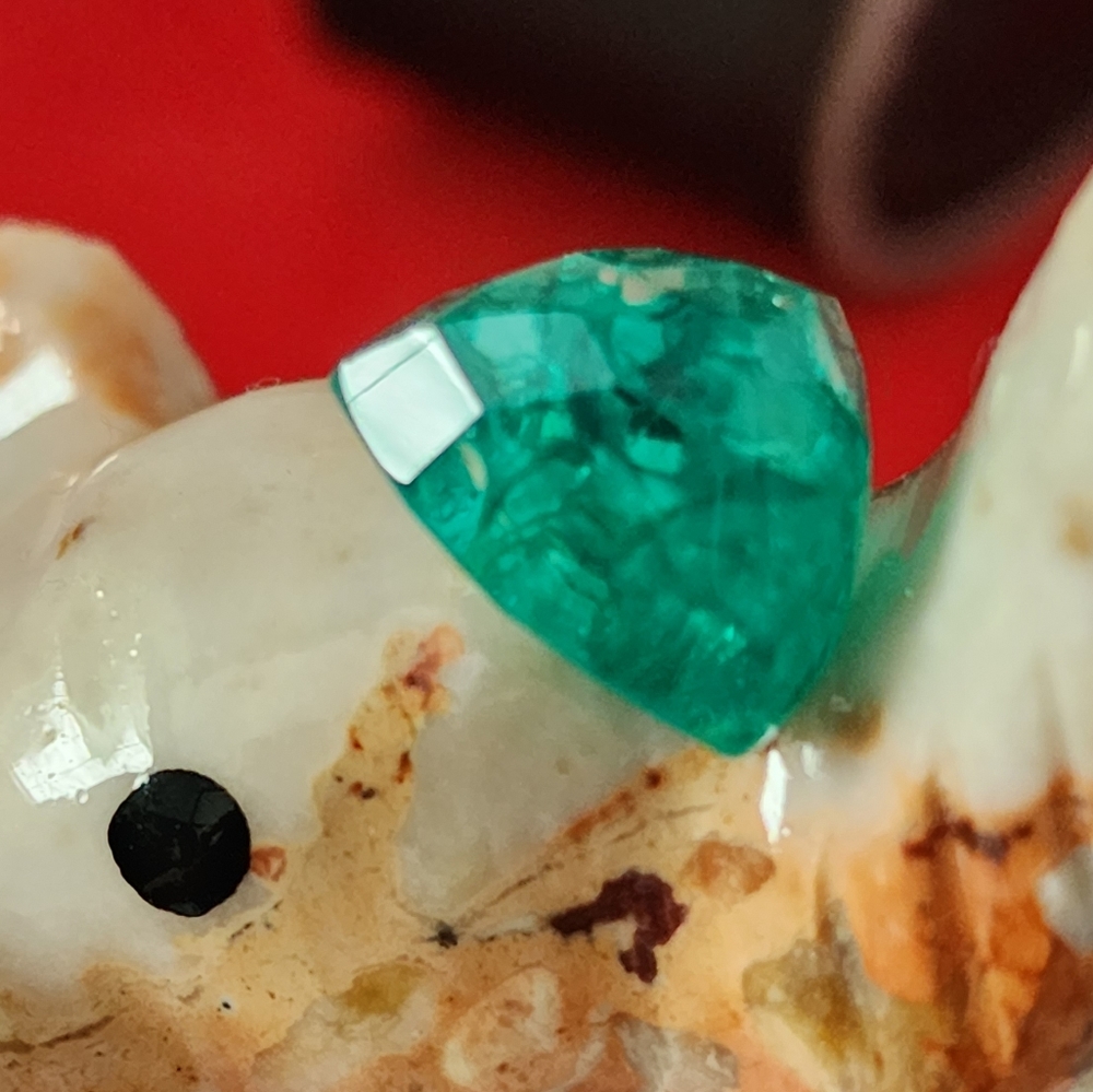 Emerald trillion